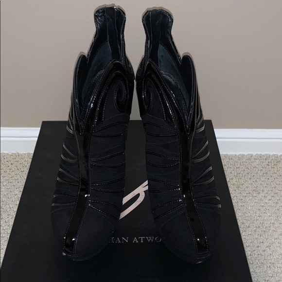 ⭐️2x HOST PICK!⭐️ BNIB Brian Atwood Figara Suede & Patent Platform Booties 8.5 - Picture 4 of 7